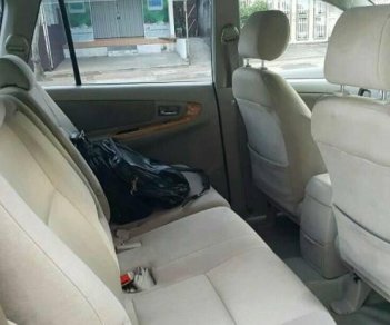 Toyota Innova  2 0G   2011 - Cần bán xe Toyota Innova 2 0G năm 2011, màu bạc xe gia đình, giá tốt