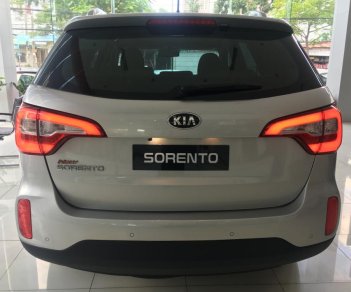 Kia Sorento 2.4 GAT 2017 - Bán Kia Sorento GAT đời 2018 - Trang bị ốp bô đôi, mặt galang mới