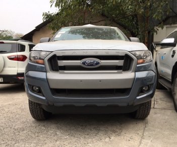 Ford Ranger XLS 4x2 AT 2017 - Giao ngay Ford Ranger XLS AT 4x2 màu xanh thiên thanh, hỗ trợ trả góp 90%