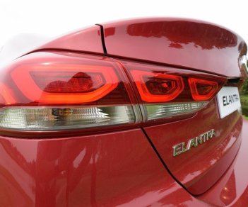 Hyundai Elantra 1.6 AT 2017 - Bán ô tô Hyundai Elantra 1.6 tự động, màu đỏ tại Đà Nẵng