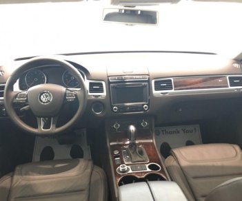 Volkswagen Touareg GP 2015 - Dòng SUV nhập Đức Volkswagen Touareg 3.6 FSI, màu đen đời 2015, tặng BHVC+dán 3M, LH Hương: 0902.608.293