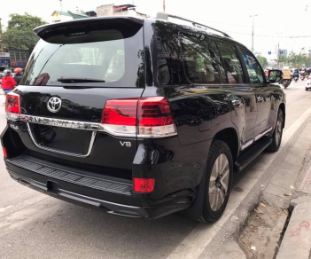 Toyota Land Cruiser 2017 - Bán xe Toyota Land Cruiser VXS 4.6 đời 2017, màu đen, xe nhập