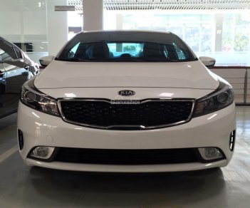 Kia Cerato 1.6 MT 2018 - Bán xe Kia Cerato 1.6 MT sản xuất 2018, màu trắng