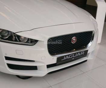 Jaguar XF 2017 - Bán xe sedan hạng sang, bán Luxury Jaguar XF Pure -2017 màu trắng, xe giá tốt- gọi 0918842662