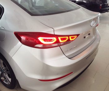 Hyundai Elantra 2018 - Bán Hyundai Elantra đời 2018, giá cạnh tranh