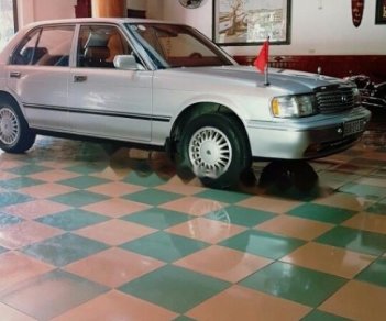 Toyota Crown 1992 - Bán Toyota Crown đời 1992, màu bạc, xe nhập số sàn, giá tốt