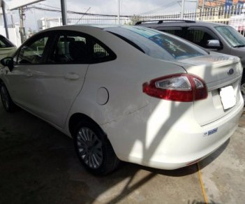 Ford Fiesta Trend 2011 - Bán Ford Fiesta Trend sản xuất 2011, màu trắng, giá 380tr