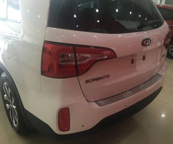 Kia Sorento 2017 - Cần bán Kia Sorento đời 2018, màu trắng, giá chỉ 799 triệu