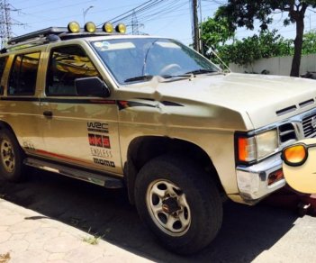 Nissan Pathfinder 1995 - Bán Nissan Pathfinder đời 1995, màu vàng, nhập khẩu