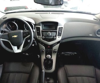 Chevrolet Cruze 2017 - Cần bán Chevrolet Cruze đời 2017, màu đỏ, hỗ trợ vay tối đa tư vấn nhiệt tình ưu đãi lên đế 70tr đồng