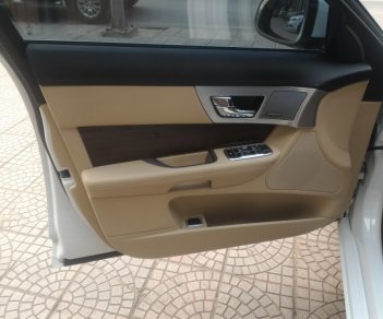 Jaguar XF 2.0  2012 - Bán Jaguar XF 2.0, sản xuất 2012, đăng ký 2014 xe tư nhân, màu trắng