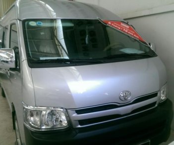 Toyota Hiace 2.7 2016 - Bán xe Toyota Hiace 2.7 đời 2016, màu bạc, nhập khẩu nguyên chiếc số sàn