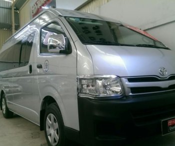 Toyota Hiace 2.7 2016 - Bán xe Toyota Hiace 2.7 đời 2016, màu bạc, nhập khẩu nguyên chiếc số sàn