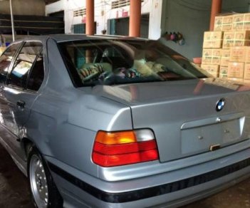 BMW 3 Series 320i 1998 - Cần bán xe BMW 3 Series 320i đời 1998, màu bạc, xe nhập, 220tr