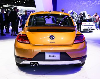 Volkswagen Beetle Dune 2017 - (Hot Hot) Bán xe Volkswagen Beetle Dune 2017, màu vàng, nhập khẩu nguyên chiếc. LH: 097.8877.754