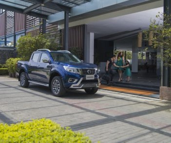 Nissan Navara AT 2017 - Cần bán xe Nissan Navara VL giao ngay, màu xanh lam, nhập khẩu, đủ màu giao ngay giá tốt nhất thị trường Việt Nam