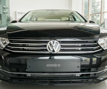 Volkswagen Passat GP 2017 - Bán xe Volkswagen Passat 2017 giá tốt, màu đen, nhập khẩu. Chính hãng. Lh: 097.8877.54