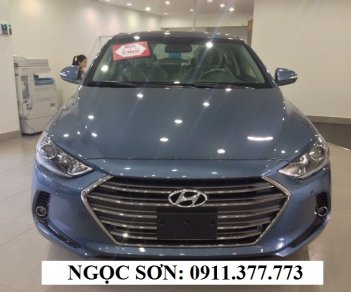 Hyundai Elantra 2017 - Bán Hyundai Elantra đời 2017 màu xanh đá cực đẹp, hỗ trợ trả góp 90% xe, chạy Grab - Lh Ngọc Sơn: 0911.377.773