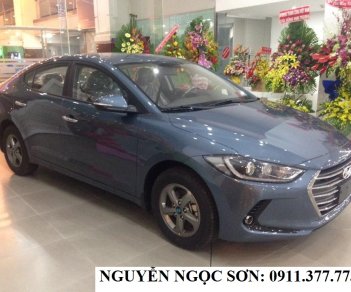 Hyundai Elantra 2017 - Bán Hyundai Elantra đời 2017 màu xanh đá cực đẹp, hỗ trợ trả góp 90% xe, chạy Grab - Lh Ngọc Sơn: 0911.377.773