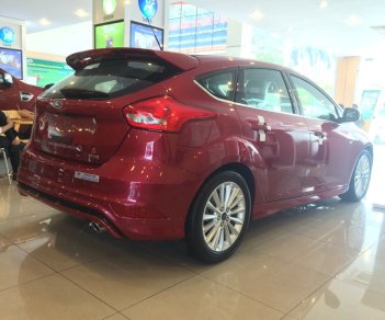 Ford Focus Sport 2018 - Bán xe Ford Focus Sport Ecoboots, giao ngay khuyến mãi lớn với quà tặng giá trị