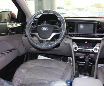 Hyundai Elantra 2018 - Cần bán Hyundai Elantra đời 2018, màu đỏ