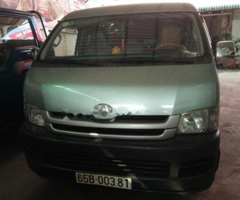 Toyota Hiace 2010 - Cần bán Toyota Hiace đời 2010, màu bạc số sàn giá cạnh tranh