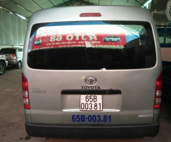 Toyota Hiace 2010 - Cần bán Toyota Hiace đời 2010, màu bạc số sàn giá cạnh tranh