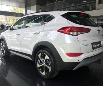 Hyundai Tucson 2018 - Bán Hyundai Tucson sản xuất 2018, màu trắng