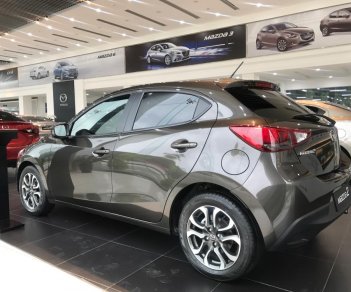 Mazda 2 2018 - Bán xe Mazda 2 đời 2018, màu nâu, 539tr, giá cực ưu đãi, hotline 0981485819