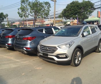 Hyundai Santa Fe 2018 - Cần bán xe Hyundai Santa Fe đời 2018, màu bạc