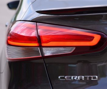 Kia Cerato 2017 - Bán xe Kia Cerato đời 2017, màu trắng, nhập khẩu  