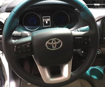 Toyota Hilux 2017 - Cần bán Toyota Hilux năm 2017, màu trắng, nhập khẩu