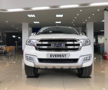 Ford Everest 2.2L 4x2 Titanium AT 2017 - Bán Ford Everest 2.2L 4x2 Titanium AT đời 2017, màu trắng, nhập khẩu