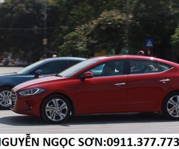 Hyundai Elantra 2017 - Bán xe Hyundai Elantra khuyến mãi sốc tháng 4, trả góp 90% xe, LH Ngọc Sơn: 0911.377.773