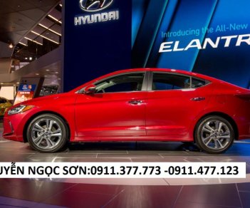 Hyundai Elantra 2017 - Bán xe Hyundai Elantra khuyến mãi sốc tháng 4, trả góp 90% xe, LH Ngọc Sơn: 0911.377.773