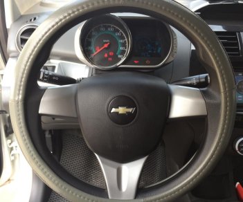 Chevrolet Spark LS 2015 - Cần bán Chevrolet Spark LS năm 2015, màu trắng, giá thương lượng, hợp kinh doanh uber grab