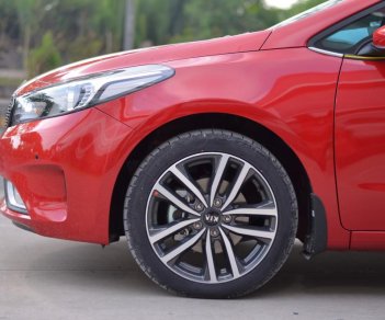 Kia Cerato AT 2017 - Bán xe Kia giá ưu đãi 2018 hỗ trợ vay vốn lãi suất thấp. Giao xe ngay