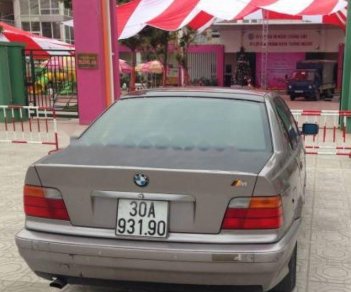 BMW 3 Series 320i 1998 - Cần bán gấp BMW 3 Series 320i đời 1998, màu xám, xe nhập, giá chỉ 123 triệu