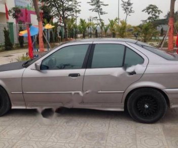 BMW 3 Series 320i 1998 - Cần bán gấp BMW 3 Series 320i đời 1998, màu xám, xe nhập, giá chỉ 123 triệu