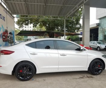 Hyundai Elantra 2018 - Bán xe Hyundai Elantra sản xuất 2018, màu trắng, 560 triệu