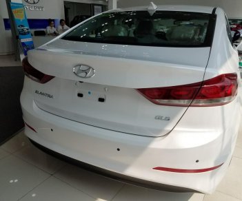 Hyundai Elantra 2018 - Bán xe Hyundai Elantra sản xuất 2018, màu trắng, 560 triệu