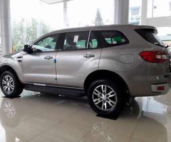 Ford Everest 2.2AT Titanium 2018 - Bán Ford Everest 2.2AT Titanium năm 2018, mới 100%, màu bạc. Vui lòng liên hệ 090.778.2222