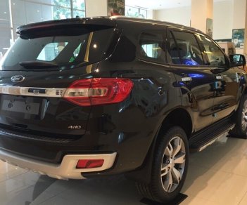 Ford Everest 2.2AT Titanium 2018 - Bán Ford Everest 2.2AT Titanium năm 2018, mới 100%, màu đen. Vui lòng L/H 090.778.2222