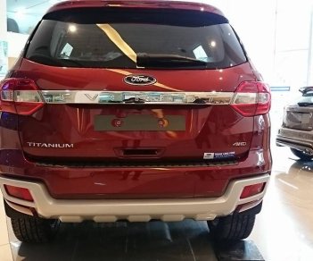 Ford Everest 2.2AT Titanium 2018 - Bán Ford Everest 2.2AT bản Titanium năm 2018, màu đỏ, mới 100%. Vui lòng L/H 090.778.2222