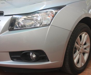 Chevrolet Cruze LS 2015 - Cần bán xe Chevrolet Cruze 1.6 màu bạc