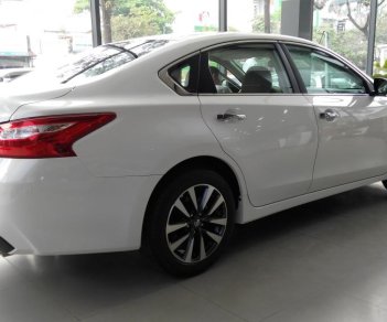 Nissan Teana 2.5SL 2017 - Bán Nissan Teana 2.5 SL trắng, xe nhập Mỹ, giảm giá 200tr, xe giao ngay