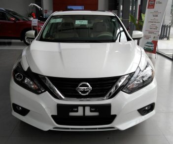 Nissan Teana 2.5SL 2017 - Bán Nissan Teana 2.5 SL trắng, xe nhập Mỹ, giảm giá 200tr, xe giao ngay