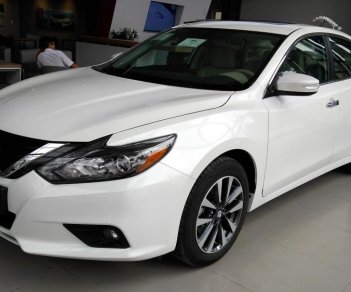 Nissan Teana 2.5SL 2017 - Bán Nissan Teana 2.5 SL trắng, xe nhập Mỹ, giảm giá 200tr, xe giao ngay