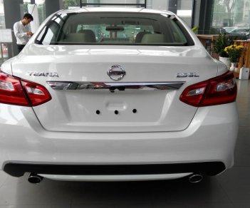 Nissan Teana 2.5SL 2017 - Bán Nissan Teana 2.5 SL trắng, xe nhập Mỹ, giảm giá 200tr, xe giao ngay