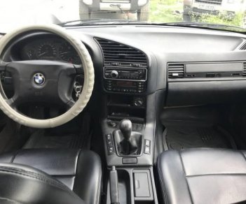 BMW 3 Series  320i  1998 - Bán ô tô BMW 3 Series 320i sản xuất 1998, màu bạc, giá chỉ 115 triệu